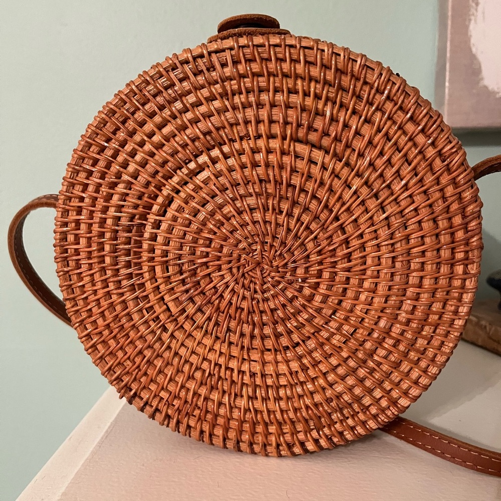 Beautiful basket purse! Brand new. Worn twice. - Picture 2 of 4